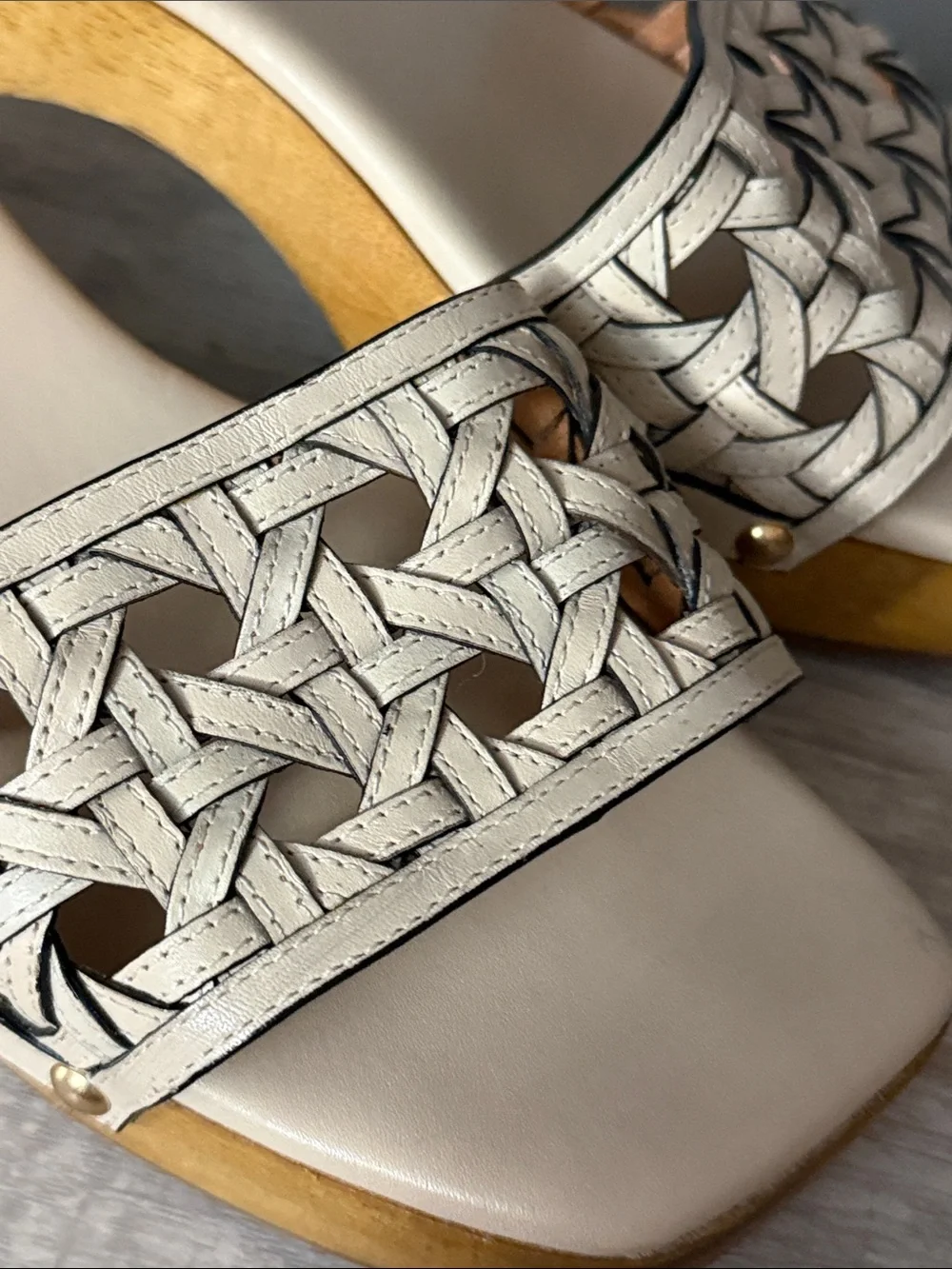 Tory Burch $298 Retail Basketweave Leather Sandals New Cream US 9M GUC